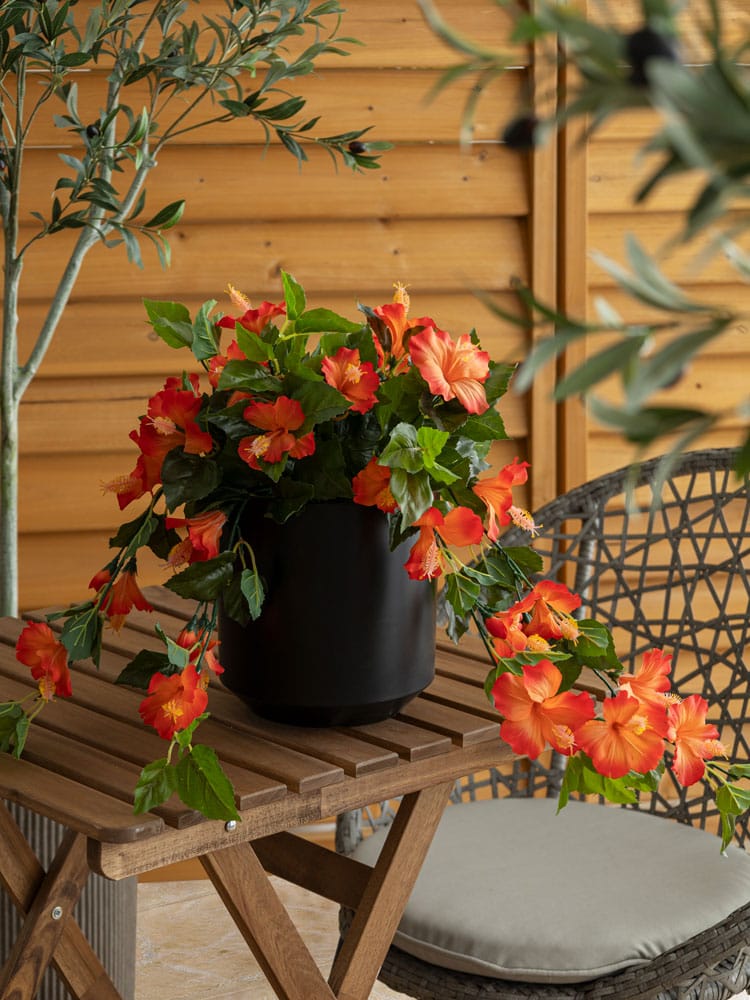 Petit pot d'hibiscus orange artificiel extérieur - Décors Véronneau