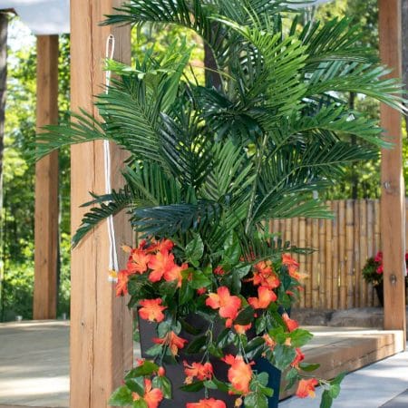 Arrangement floral palmier et fleurs orange, 5,5' - Décors Véronneau