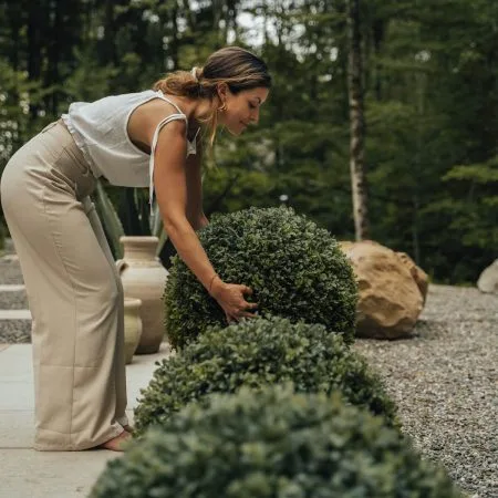 Outdoor artificial english boxwood ball, 24'' - Décors Véronneau