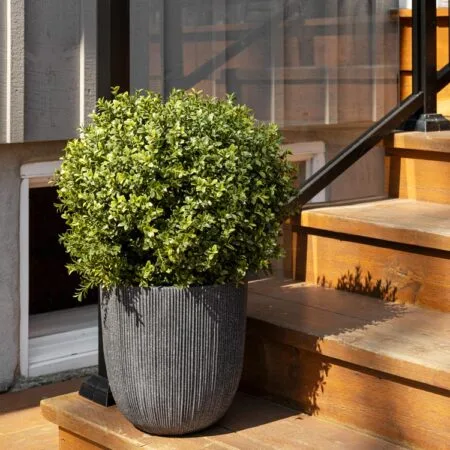 Black flared outdoor polypropylene planter - Décors Véronneau