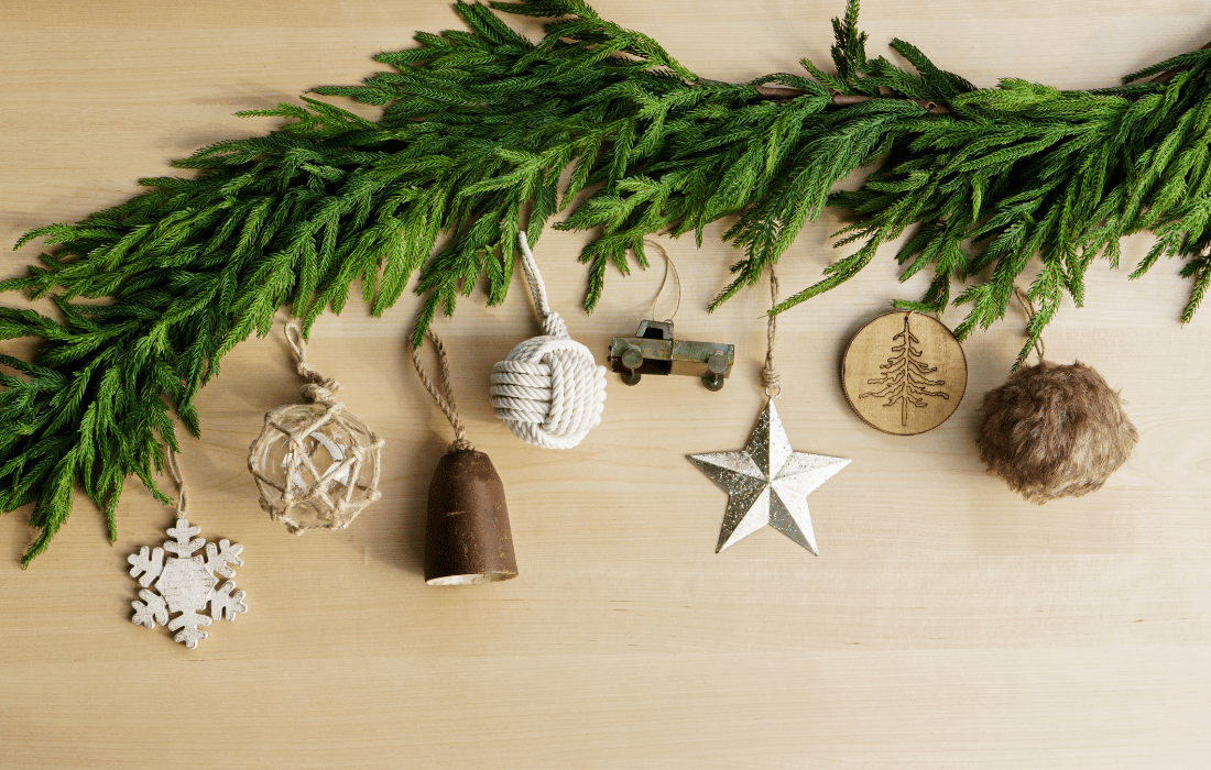 Décor de Noël scandinave avec ornements en bois - Décors Véronneau