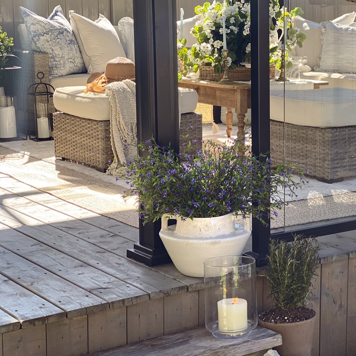 Fleurs mauves dans un pot - Décors Véronneau