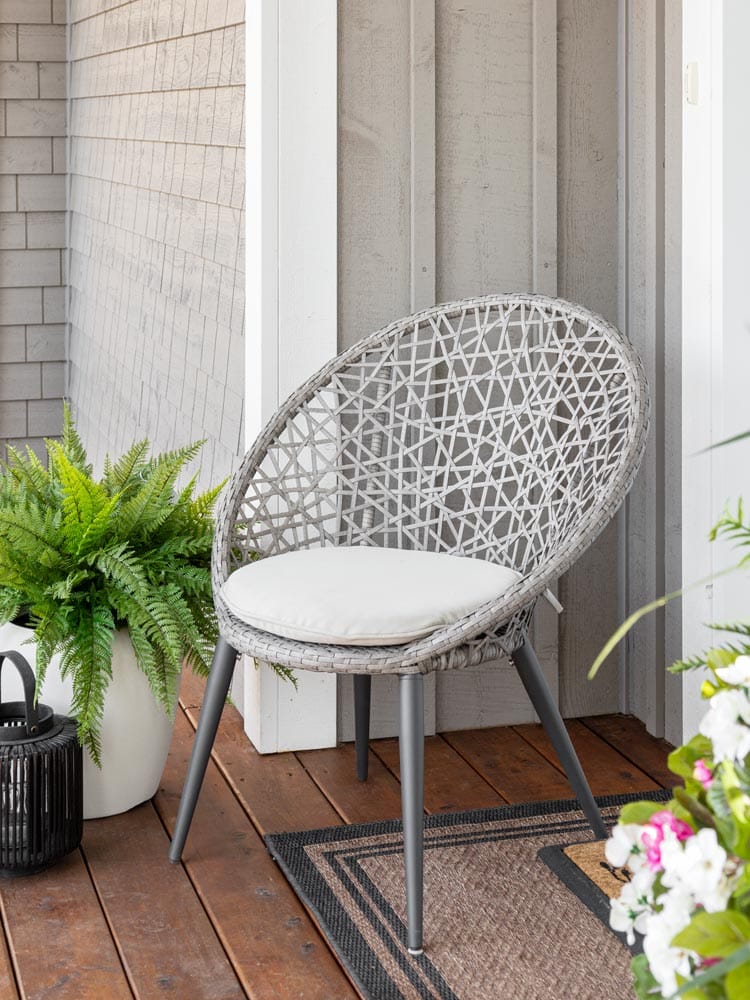 Chaise extérieure en rotin tressé - Décors Véronneau