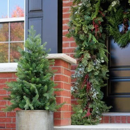 Sapin de Noël illuminé extérieur artificiel, 100 DELs, 48'' - Décors Véronneau