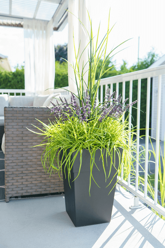 Jardinière artificielle sur un balcon - Décors Véronneau