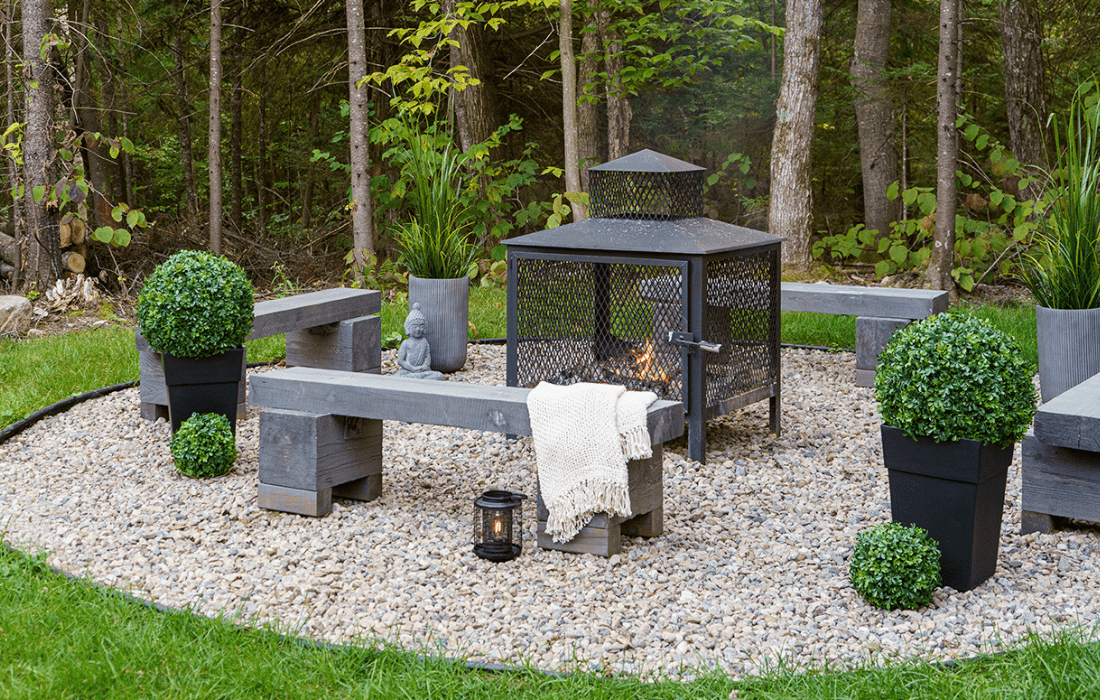 Coin foyer avec boules de buis - Décors Véronneau