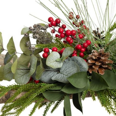 Centre de table de sapinage et baies rouges sur rondins - Décors Véronneau