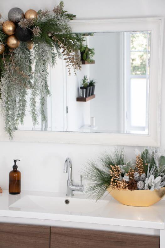 Guirlande de Noël et arrangement doré - Décors Véronneau