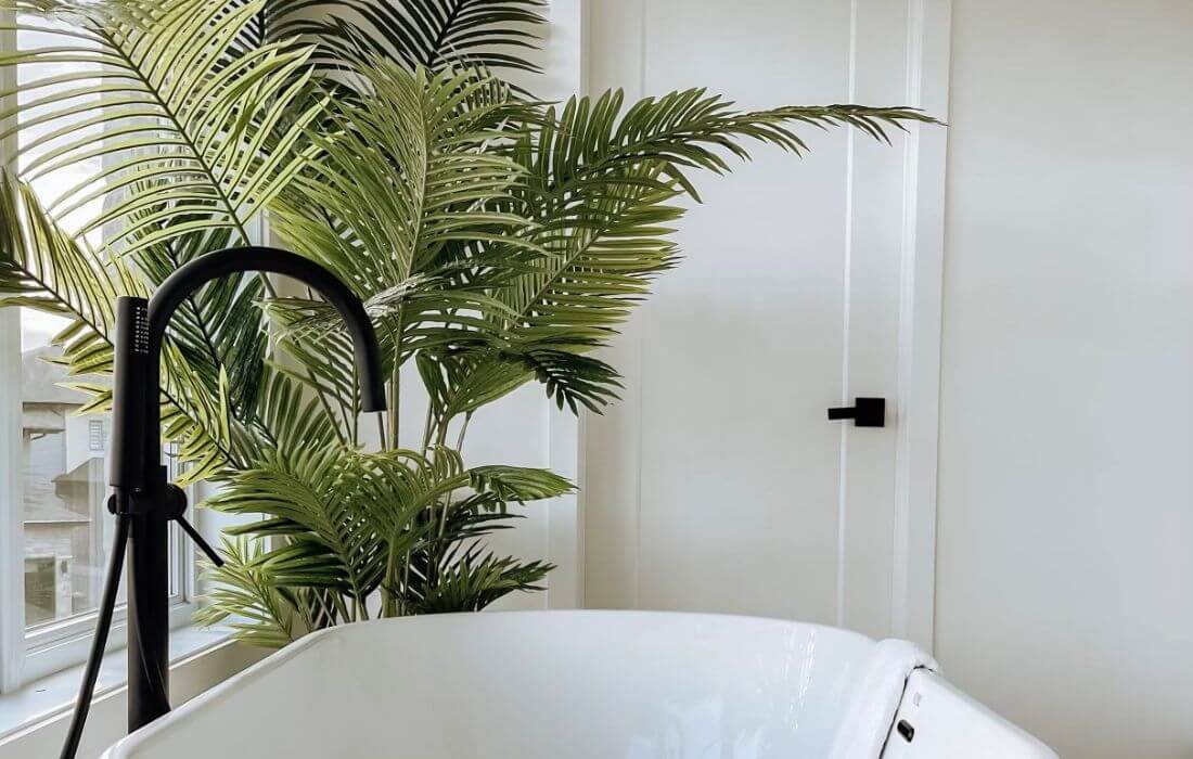 Palmier dans une salle de bain - Décors Véronneau