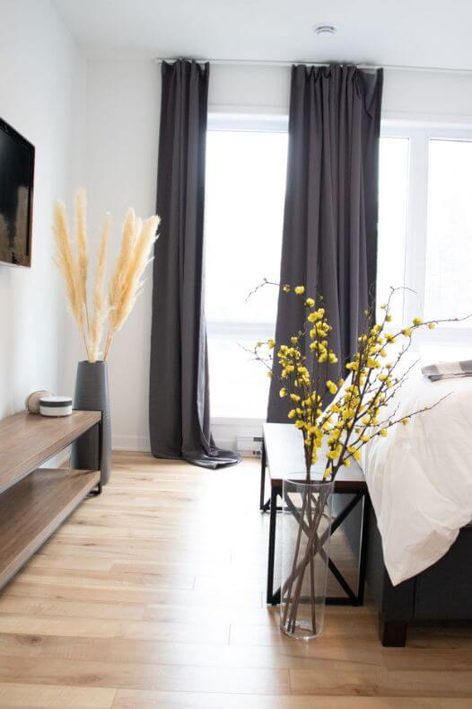 Chambre avec prunier jaune et pampas - Décors Véronneau