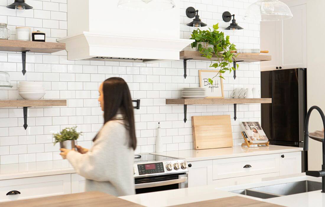 Décoration de cuisine blanche farmhouse - Décors Véronneau