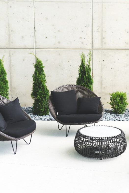 Meuble patio noir avec cèdres - Décors Véronneau