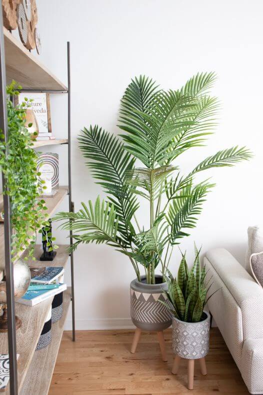 Palmier artificiel areca dans un salon - Décors Véronneau
