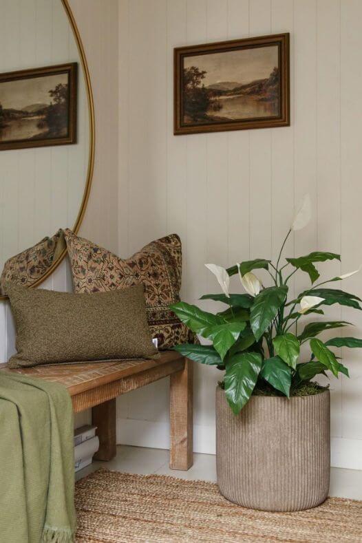 Spathiphyllum artificiel dans un vestibule - Décors Véronneau
