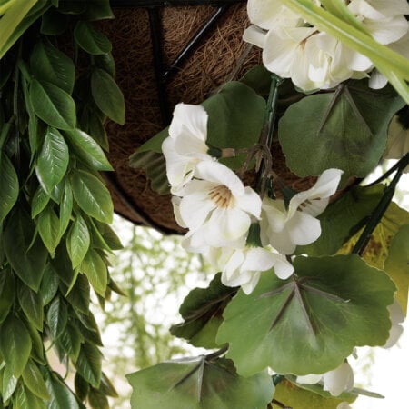Artificial white geranium and greenery hanging arrangement, 32 x 22'' - Décors Véronneau