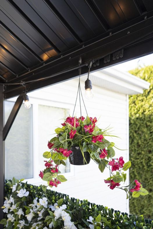 Jardinière suspendue d'azalée fuchsia - Décors Véronneau