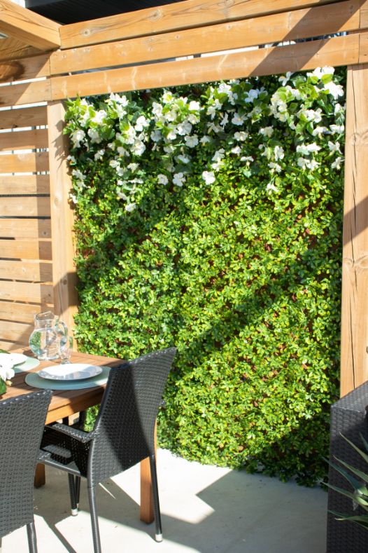 Mur vert sur pergola en bois - Décors Véronneau