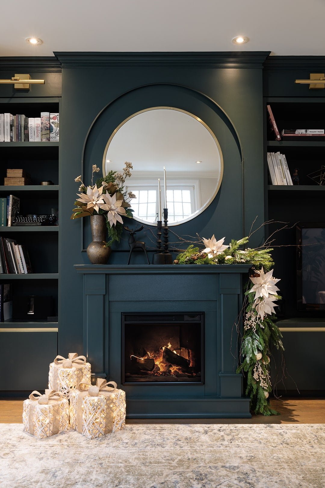 Foyer avec guirlande décorée - Décors Véronneau
