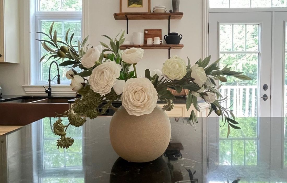 Bouquet de fleurs dans une cuisine - Décors Véronneau