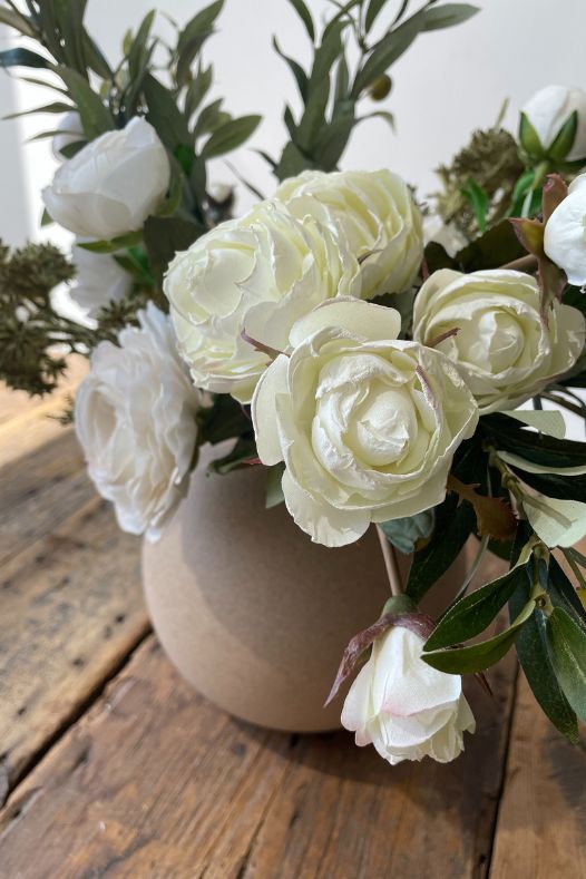 Composition de fleurs blanches artificielles - Décors Véronneau