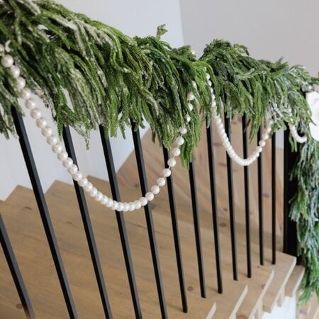 Cream pearl Christmas garland, 106'' - Décors Véronneau