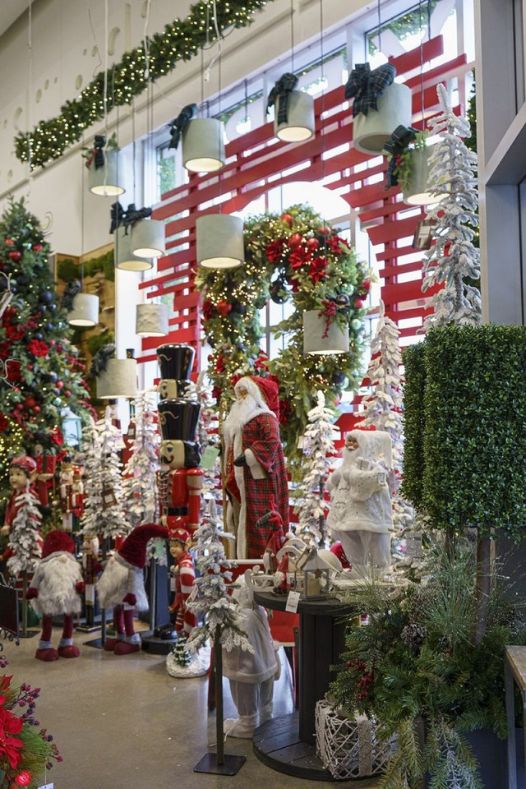 Père Noël statue dans un magasin - Décors Véronneau