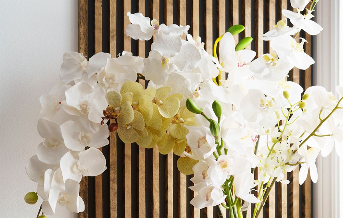 Bouquet d'orchidées blanches en vase - Décors Véronneau