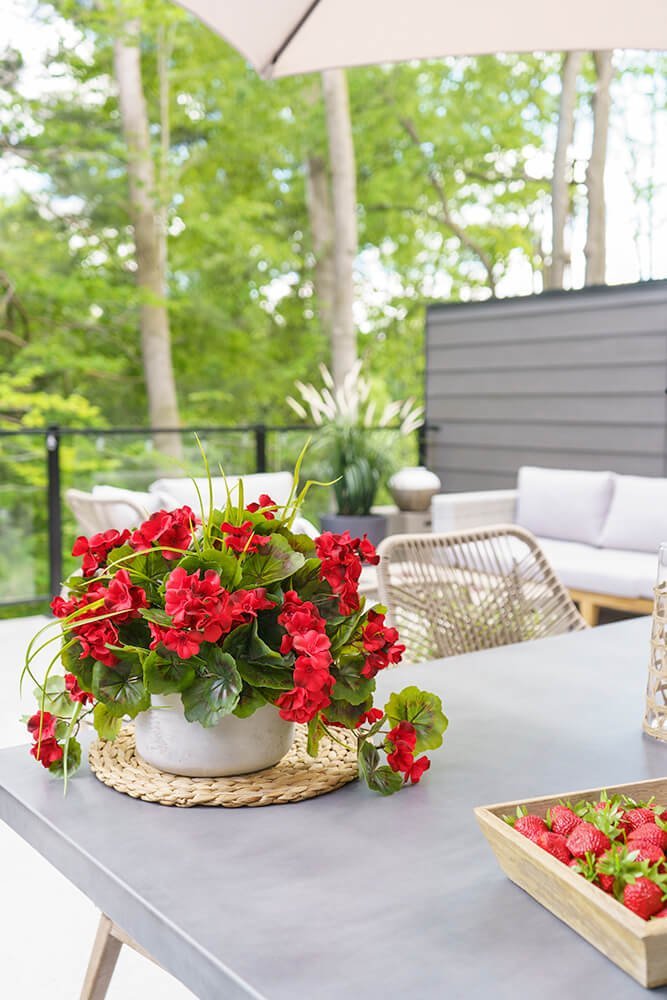 Centre de table de géraniums rouges - Décors Véronneau