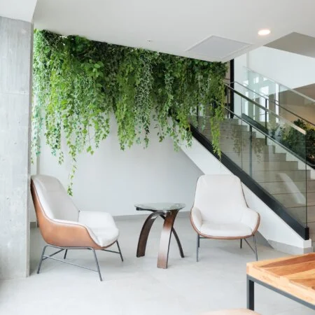 Artificial green and cream hanging ivy plant, 48'' - Décors Véronneau