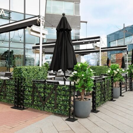 Black plastic outdoor plant pot - Décors Véronneau