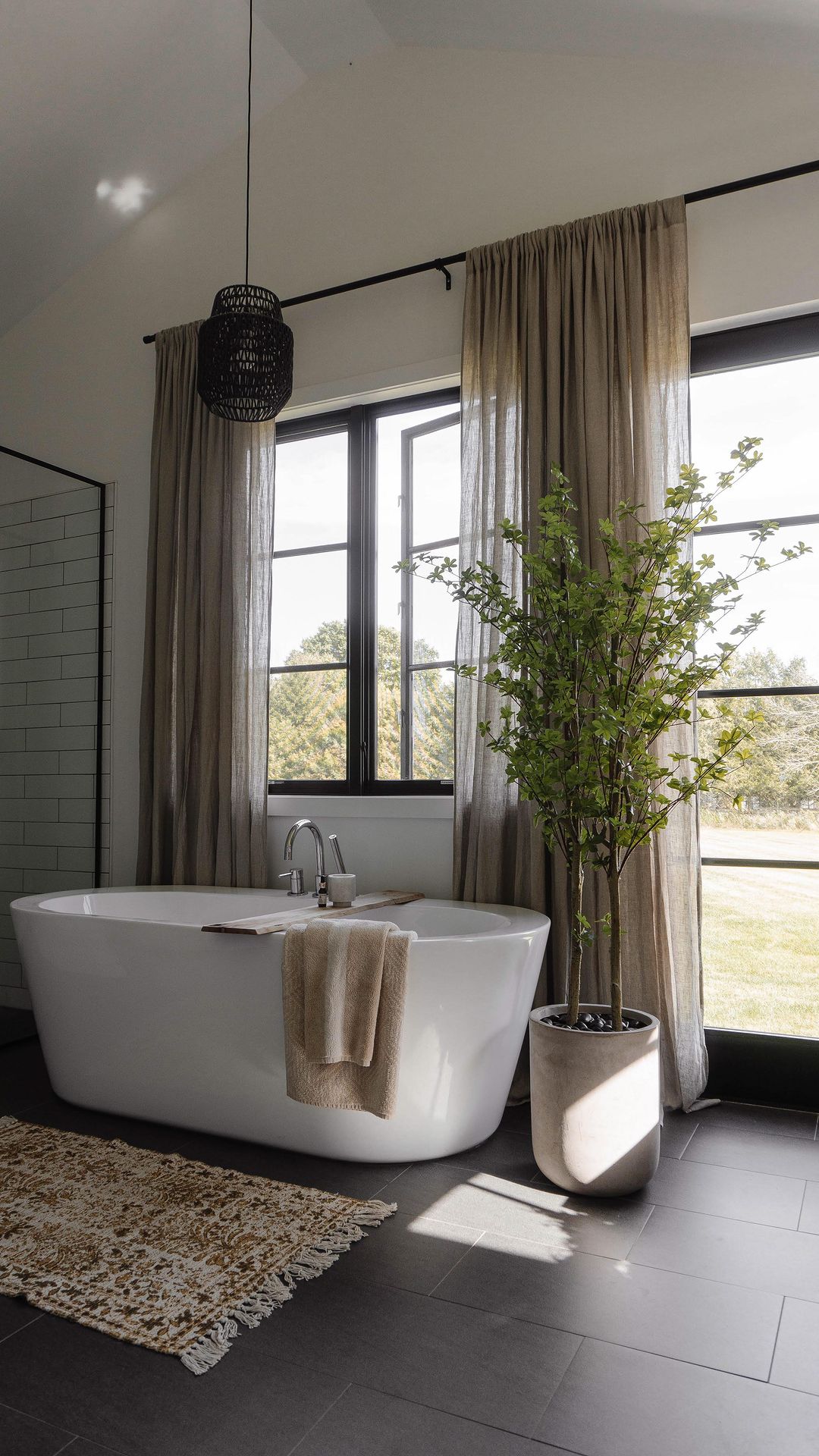 Enkianthus artificiel salle de bain de style transitionnel - Décors Véronneau