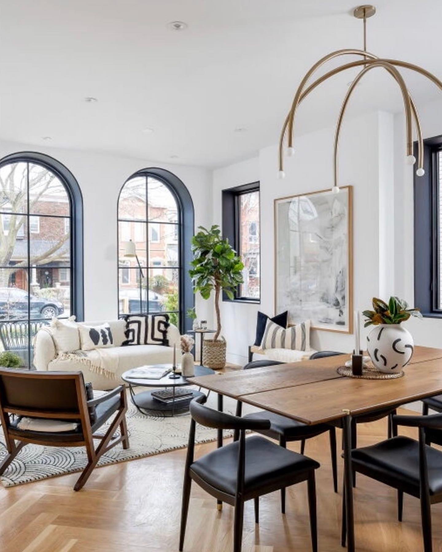 Ficus lyrata fait main dans un magnifique espace de vie - Décors Véronneau