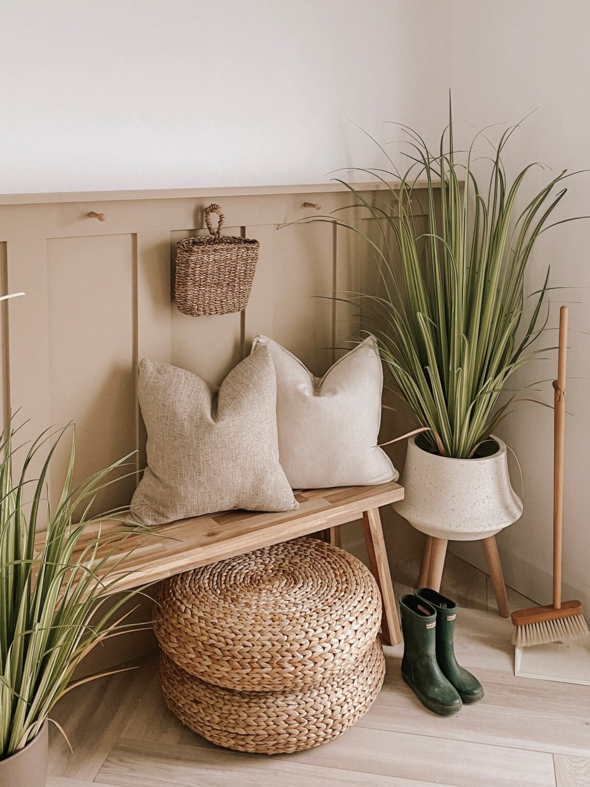 Herbes vertes entrée de maison - Décors Véronneau