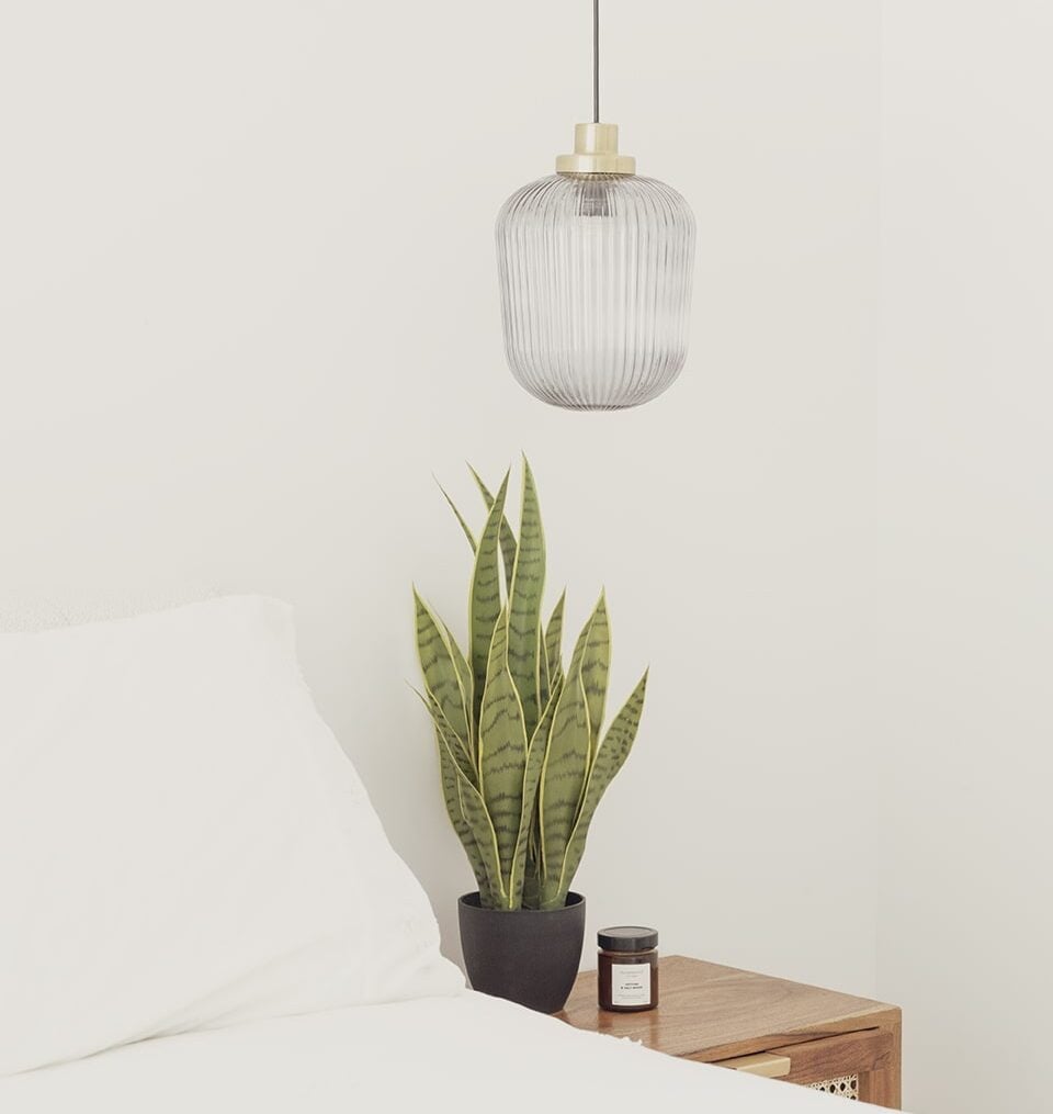 sansevière artificielle dans une chambre à coucher - Décors Véronneau
