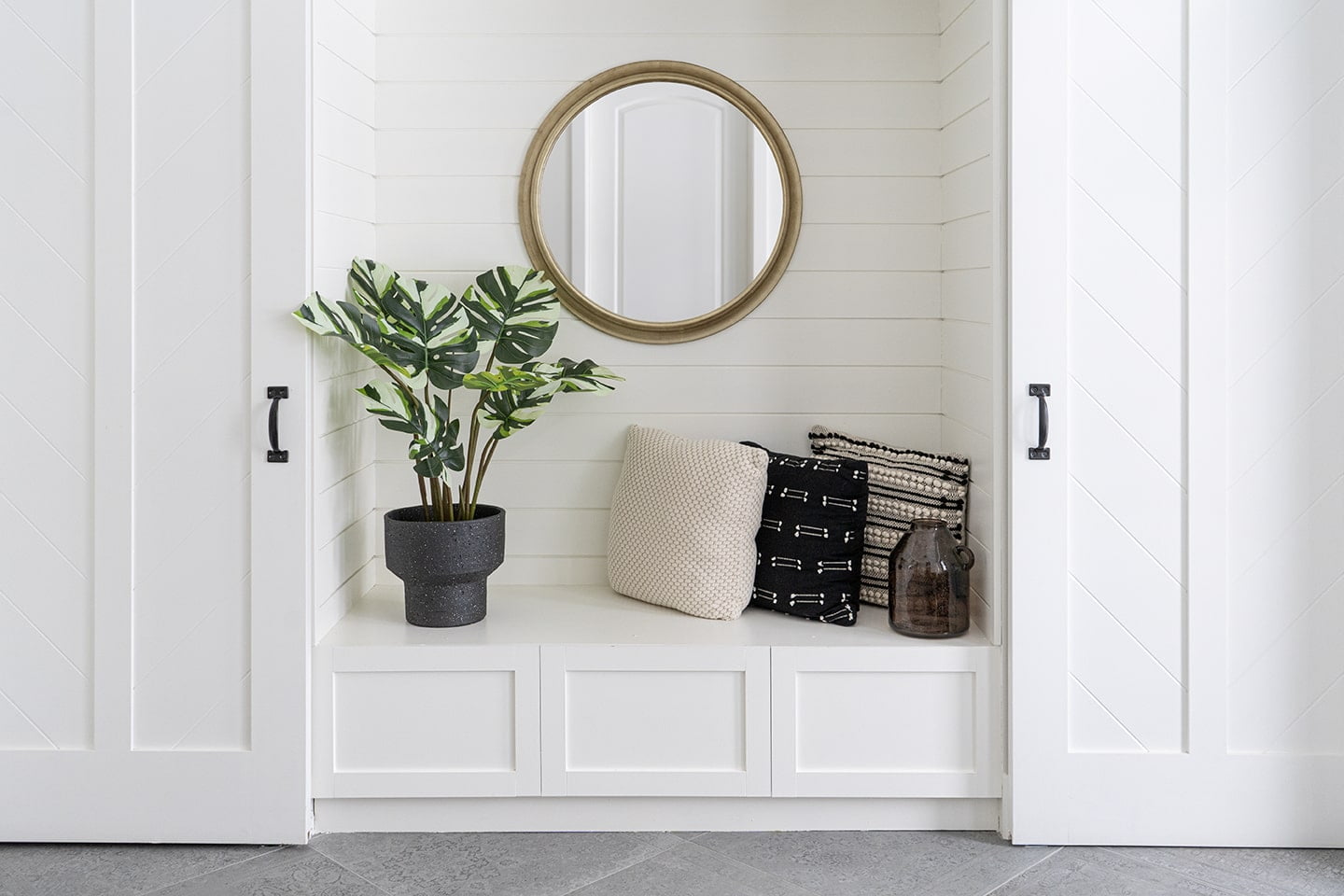 monstera panaché artificiel entrée maison - Décors Véronneau