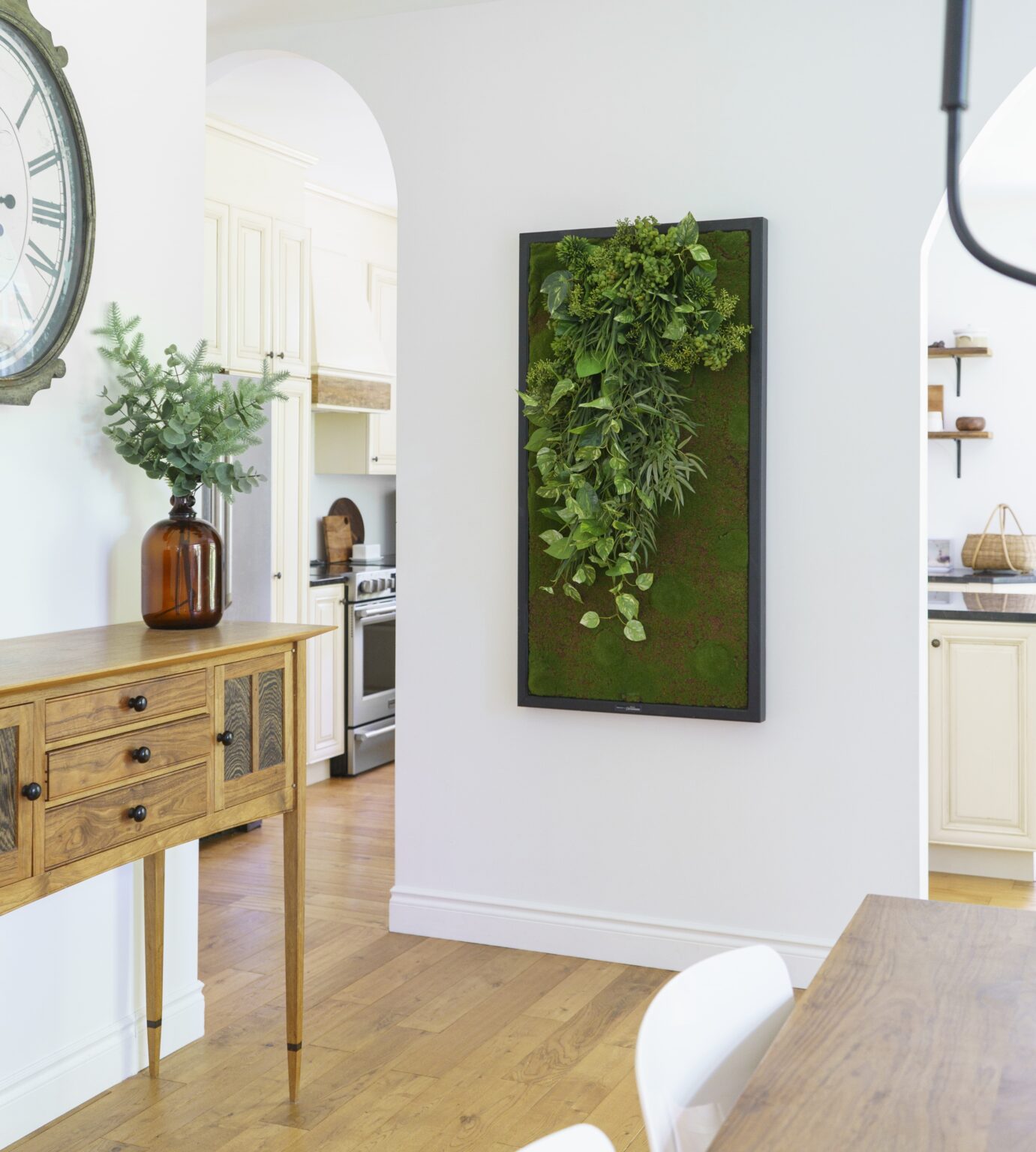 Mur végétal artificiel maison avec arches - Décors Véronneau