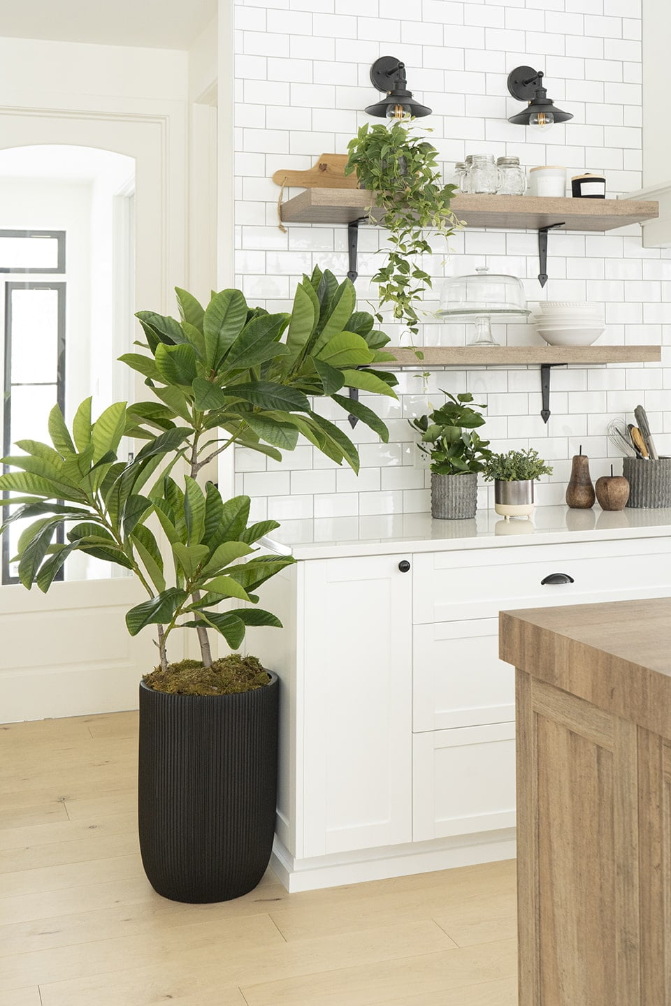 Plante verte artificielle cuisine et pot noir - Décors Véronneau