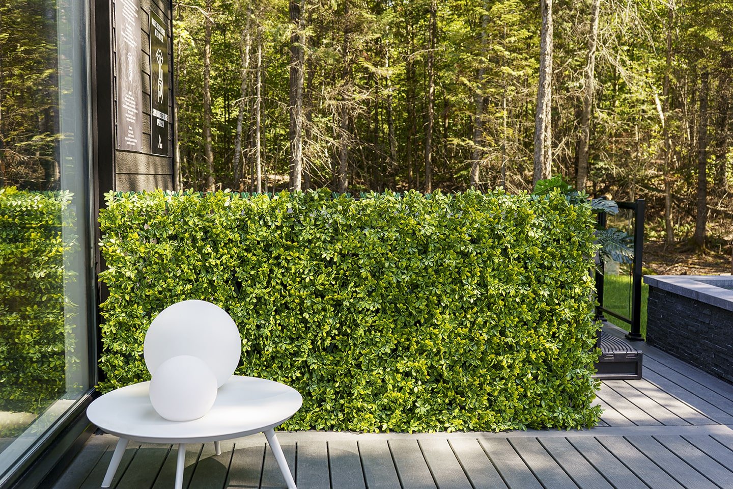 Treillis extensible de feuillage artificiel pour camoufler un spa. - Décors Véronneau