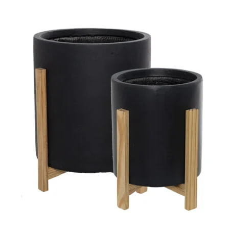 Cache-pot noir sur pied en bois