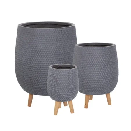 Cache-pot sur pied en bois gris texturé