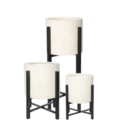 Cache-pot en ciment blanc sur pied en métal