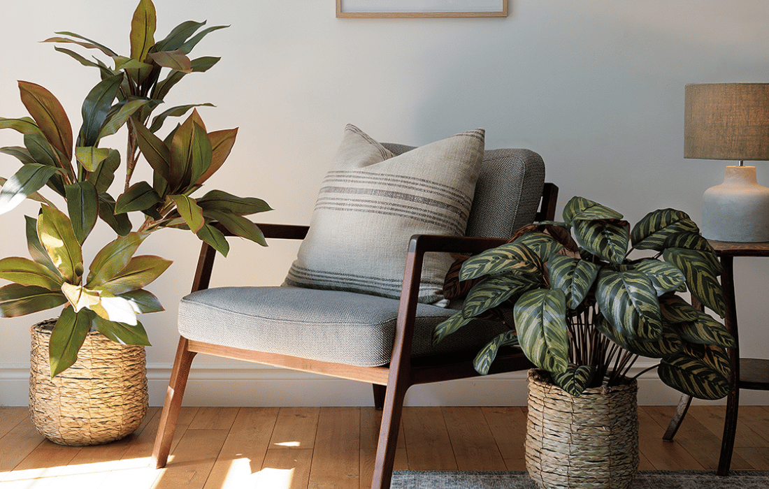 Plantes d'automne artificielles dans un salon - Décors Véronneau