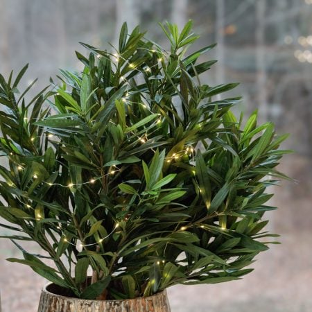 Battery-powered 100 LEDs on silver wire, warm white, int./ext., 16'