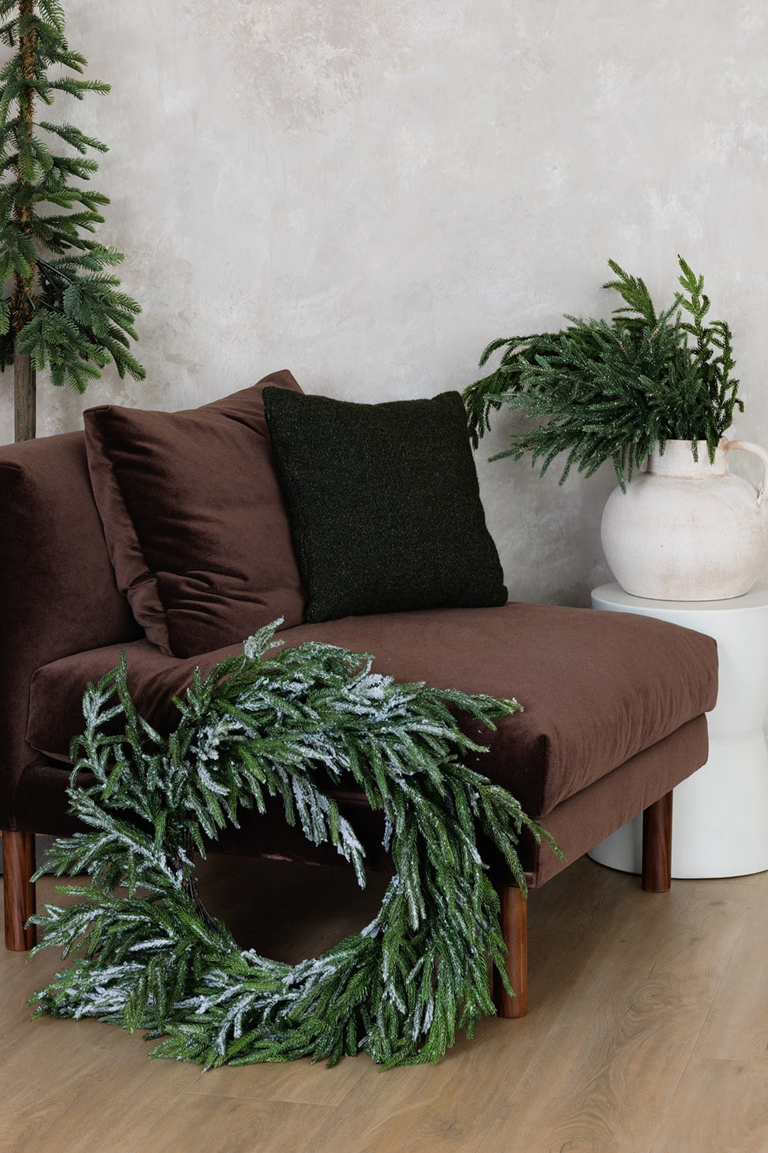 Collection de sapinage enneigé avec couronne - Décors Véronneau