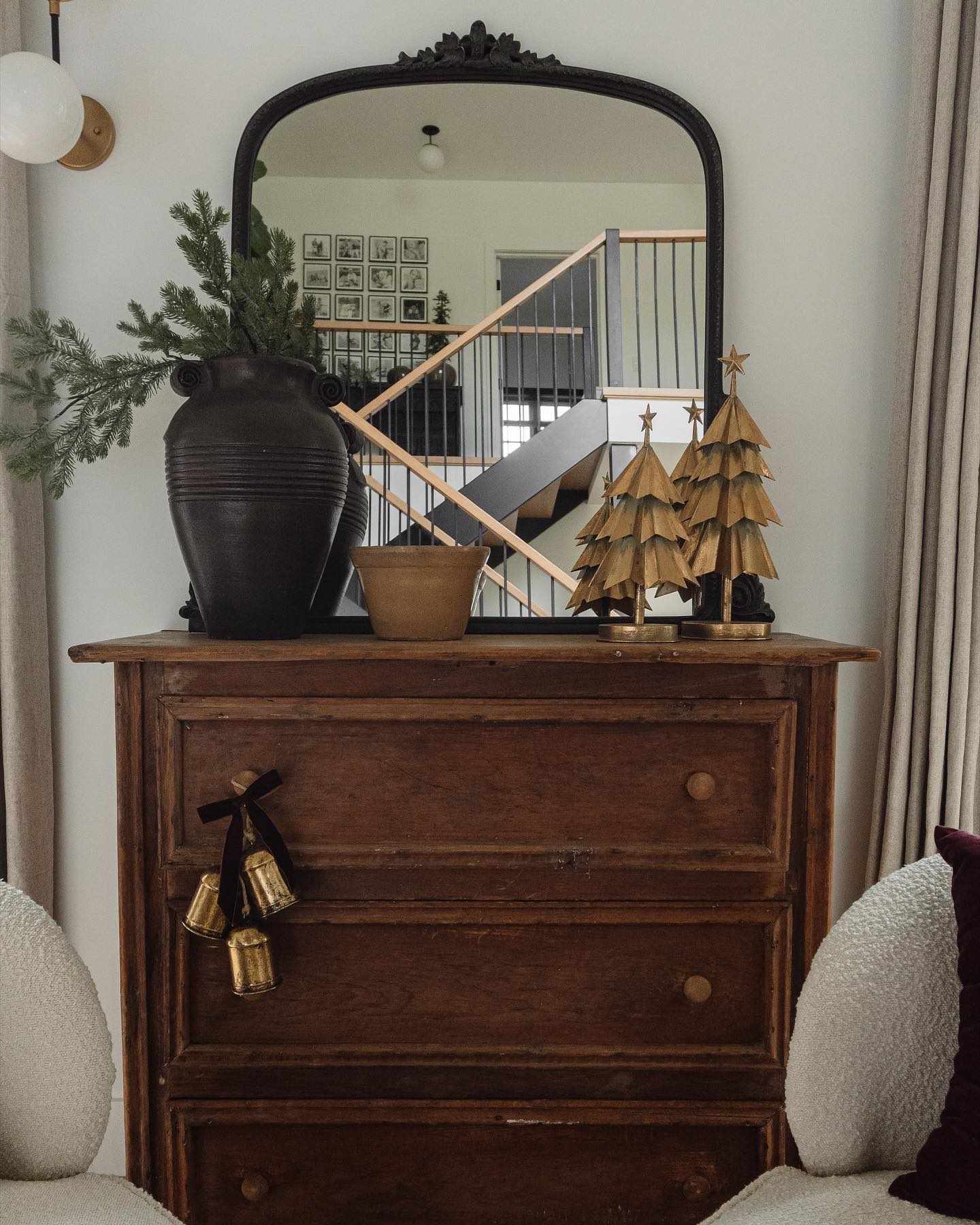 Sapin de Noël en métal doré avec cloches - Décors Véronneau