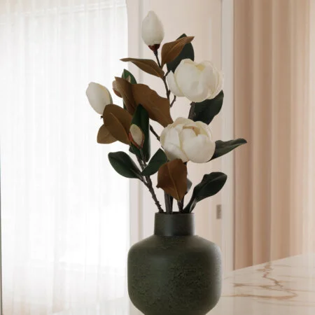 Magnolia blanc avec feuillage artificiel, 38,5'' - Décors Véronneau