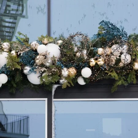 Wrickled white giant Christmas ball ornament, 8'' - Décors Véronneau