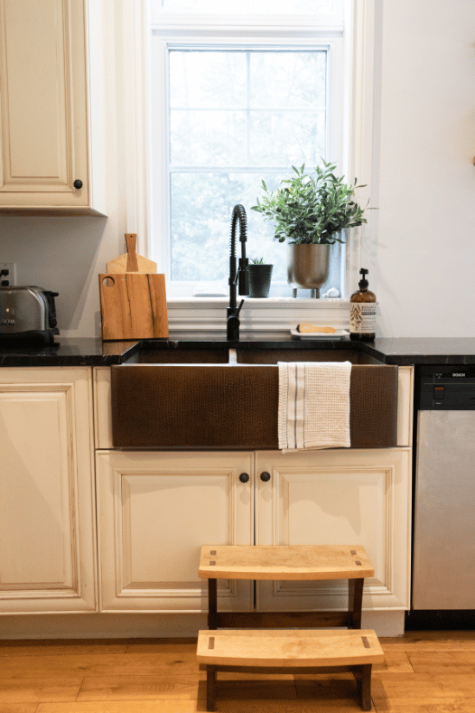 Cuisine avec couleur pantone beige miel - Décors Véronneau