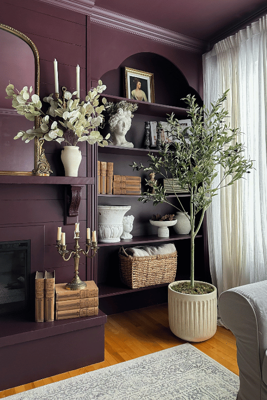 Olivier dans un décor de salon victorien - Décors Véronneau