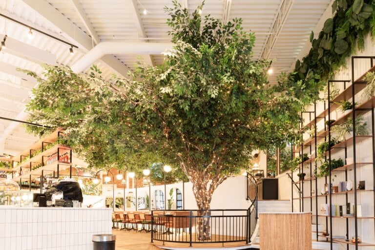 Arbre fait à la main avec fils lumineux - Décors Véronneau